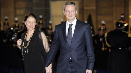 Bruno Le Maire et son &eacute;pouse Pauline Le Maire &agrave; l'Elys&eacute;e, &agrave; Paris, le 2 mars 2011.&nbsp; (LIONEL BONAVENTURE / AFP)