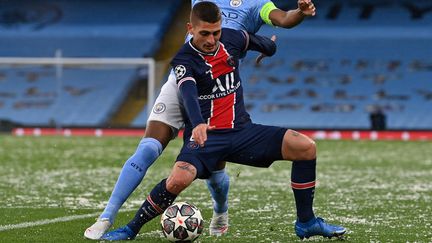 Le milieu de terrain&nbsp;italien Marco Verratti (ici le 4 mai 2021 face à Manchester City) sera indisponible entre quatre et six semaines. (PAUL ELLIS / AFP)