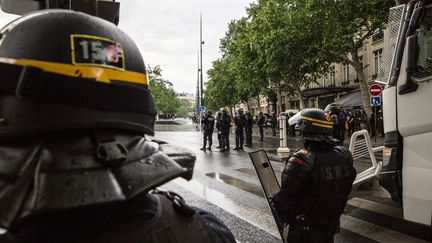 Des CRS lors d'une manifestation des "gilets jaunes" à Paris, le 25 mai. Photo d'illustration. (SADAK SOUICI / LE PICTORIUM / MAXPPP)