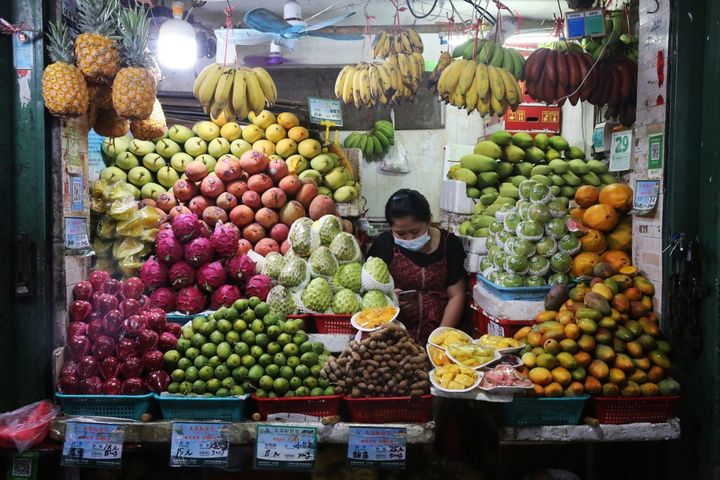 Magasin de fruits tropicaux à Sanya la ville la plus au sud de l'île de Hainan. (KOKI KATAOKA / YOMIURI)