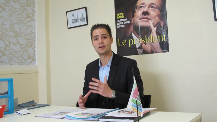 Pierre Ferrari, "socialiste de coeur", il a fait la campagne de Fran&ccedil;ois Hollande mais refuse de faire celle du candidat aux l&eacute;gislatives, repr&eacute;sentant "du syst&egrave;me de la f&eacute;d&eacute; 62", contre laquelle il est entr&eacute; en r&eacute;sistance, &agrave; H&eacute;nin-Beaumont, le 17 mai 2012. (SALOME LEGRAND / FTVI)