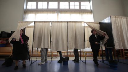 Elections régionales : ambiance de bureau de vote