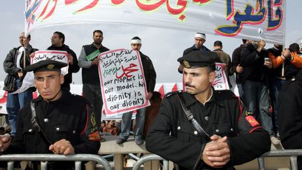 
Manifestations à Alexandrie, en Egypte, le 3 février 2006, après la publication de caricatures du prophète Mahomet au Danemark.
 (ABDELHAK SENNA / AFP)