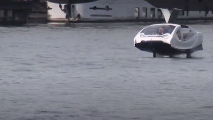 À Paris, SeaBubbles, un "taxi volant" en test sur la Seine