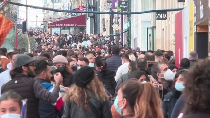 Nouvel An 2022 : de nombreuses restrictions pour un réveillon serein (France 3)