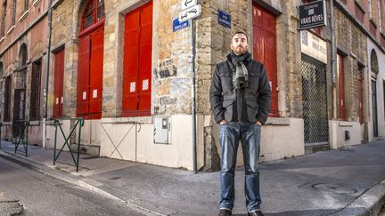 Ludovic Villard, l'un des auteurs du projet Reset, pris en photo à Lyon, rue Dumenge. C'est lui qui a écrit la première nouvelle du projet Reset, publiée en janvier 2014
 (Octo Kunst)