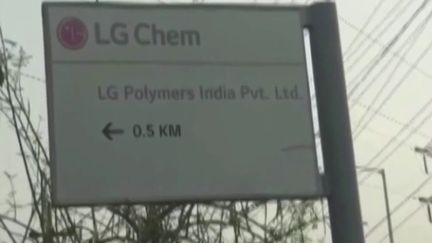 Un terrible accident s’est déroulé à Vishâkhapatnam (Inde), le 7 mai : au moins onze personnes sont décédées et plus de mille individus ont été blessés suite à l'explosion de réservoirs de gaz dans une usine chimique. (France 3)