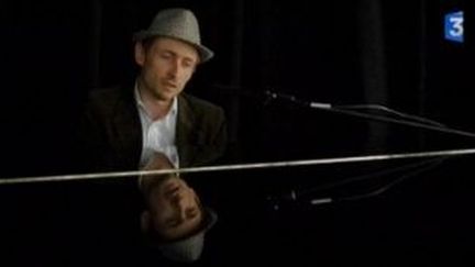 Divine Comedy : le dandy pop Neil Hannon en tournée solo
 (Culturebox)