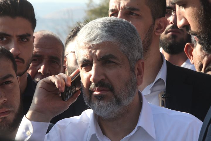 Khaled Mechaal, l'un des chefs du Hamas, lors des funérailles de sa mère à Amman en Jordanie, le 4 septembre 2016. (JORDAN PIX / GETTY IMAGES EUROPE)