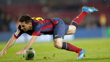 Lionel Messi chute lors du march&nbsp;de Coupe du roi&nbsp;Bar&ccedil;a-Getafe, le 8 janvier 2014. (ALBERT GEA / REUTERS)