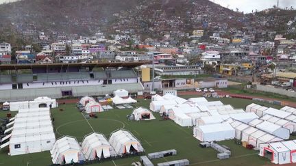 Mayotte : un stade transformé en hôpital de campagne