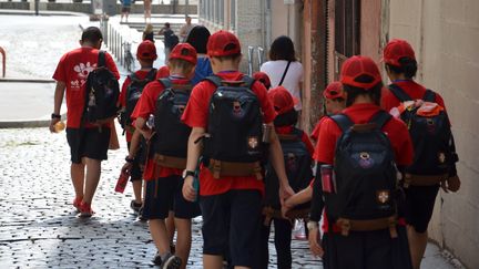 Des enfants et leurs accompagnateurs lors d'une colonie de vacances à Lyon (Rhône-Alpes), le 10 août&nbsp;2018 (photo d'illustration). (JEAN-FRANCOIS FREY / MAXPPP)