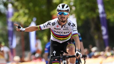 Le&nbsp;double champion du monde en titre Julian Alaphilippe, le 23 juillet 2022, à Huy (Bruxelles).&nbsp; (JOHN THYS / BELGA / AFP)