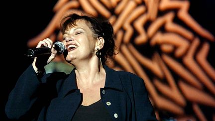 La chanteuse&nbsp;Maurane lors des Francofolies de Spa (Belgique), le 25 juillet 2004. (MICHEL KRAKOWSKI / BELGA / AFP)