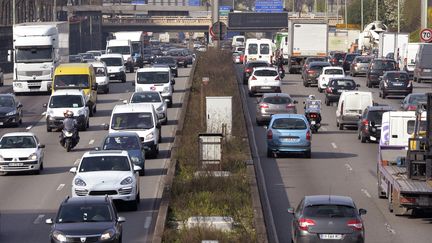 Les véhicules de plus de 20 ans interdits la semaine dans Paris