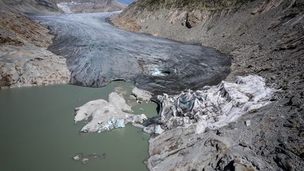 Le glacier du Rhône à Gletsch, le 24 août 2023 en Suisse. (FABRICE COFFRINI / AFP)