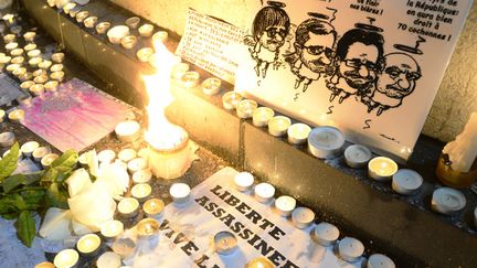 Hommage aux victimes de l'attentat de Charlie Hebdo, jeudi 8 janvier, Place de la République.
 (Bertrand Guay / AFP)