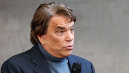 Bernard Tapie s'adresse &agrave; des employ&eacute;s du quotidien r&eacute;gional "Nice-Matin", le 13 mars 2013. (PASCAL POCHARD CASABIANCA / AFP)