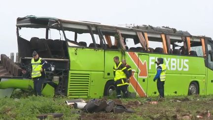 Somme : un bus renversé sur l'A1, 33 blessés