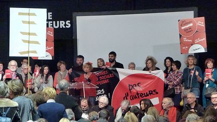 Les auteurs manifestent au Salon du Livre pour protester contre leur précarité sociale (21 mars 2015)
 (photo Laurence Houot / Culturebox / France Télévisions)