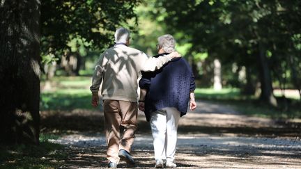 Confiner les plus de 65 ans à cause du Covid-19, "discréminant" mais un mal nécessaire pour sauver leur vie, selon le Dr&nbsp;Jean-Christophe Calmes (photo d'illustration). (ARNAUD JOURNOIS / MAXPPP)