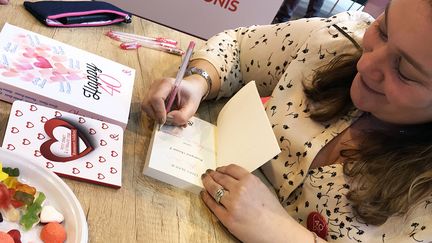 Emily Blaine en dédicace au salon Livre Paris, 2018
