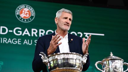 Le président de la Fédération française de tennis, Gilles Moretton, participe au tirage au sort de Roland-Garros, le 25 mai 2023, à Paris. (CHRISTOPHE SAIDI/SIPA)