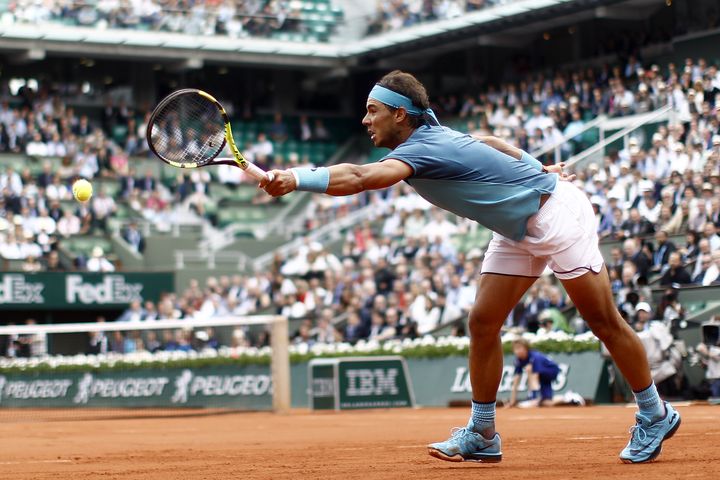 Rafael Nadal le 26 mai 2016 à Roland-Garros (Paris) face à Facundo Bagnis. (MEHDI TAAMALLAH / AFP)