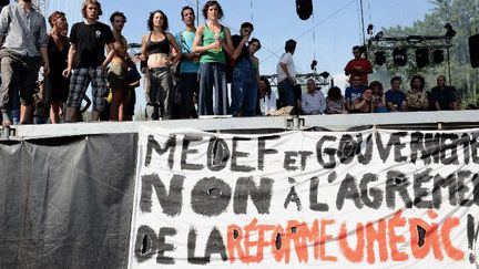 Les intermittents du spectacles bloquent l'ouverture du festival Rio Loco à Toulouse, le 11 juin
 (REMY GABALDA / AFP)