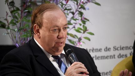 Dans le cadre des élections municipales, Marc-Philippe Daubresse assiste à un débat public dans les locaux de Sciences Po à Lille, le 25 février 2020. (FRANCOIS LO PRESTI / AFP)