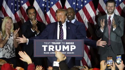 Donald Trump lors de sa victoire dans le New Hampshire, aux Etats-Unis, le 23 janvier 2024. (TIMOTHY A. CLARY / AFP)