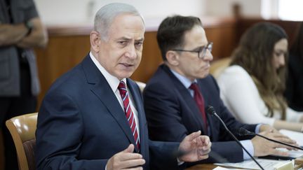 Le Premier ministre israélien Benjamin Netanyahu dans son bureau, à Jérusalem, le 14 mai 2017. (ABIR SULTAN / POOL)