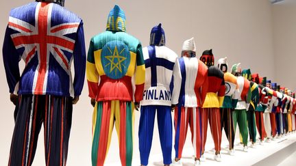 Une exposition "The Work of Miyake Issey" à Tokyo, un ouvrage "Issey Miyake" chez Taschen : retour sur 45 ans de travail, ponctué en permanence, par la recherche et le développement. Depuis ses débuts, ce couturier japonais est toujours à l’affût de solutions pour la création de tissus et de vêtements alliant innovation et confort. Tradition, futurisme et fonctionnalité sont les maîtres mots !Exposition "The Work of Miyake Issey", du 16 mars au 13 juin 2016. The National Art Center. Tokyo7-22-2 Roppongi. Minato-ku. Tokyo 106-8558. http://www.nact.jp 
 (TORU YAMANAKA / AFP)