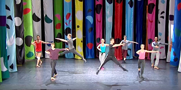 Menés par Robert Swisnton, les jeunes danseurs du CNDC d'Angers présentent "Event" de Merce Cunningham
 (France 3 / Culturebox)