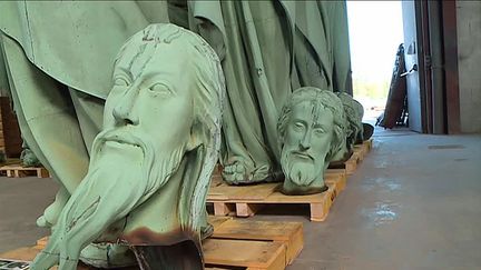 Les statues de Notre-Dame de Paris sont entreposées en Dordogne pour rénovation. (ANTOINE ROYNIER / FRANCE 3)