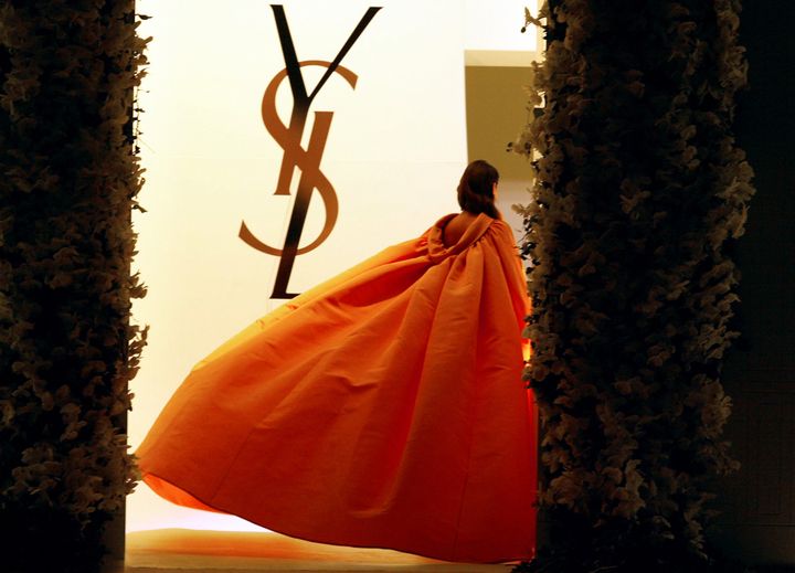 Yves Saint Laurent, défilé rétro, 2002, à Paris 
 (PIERRE VERDY / AFP)