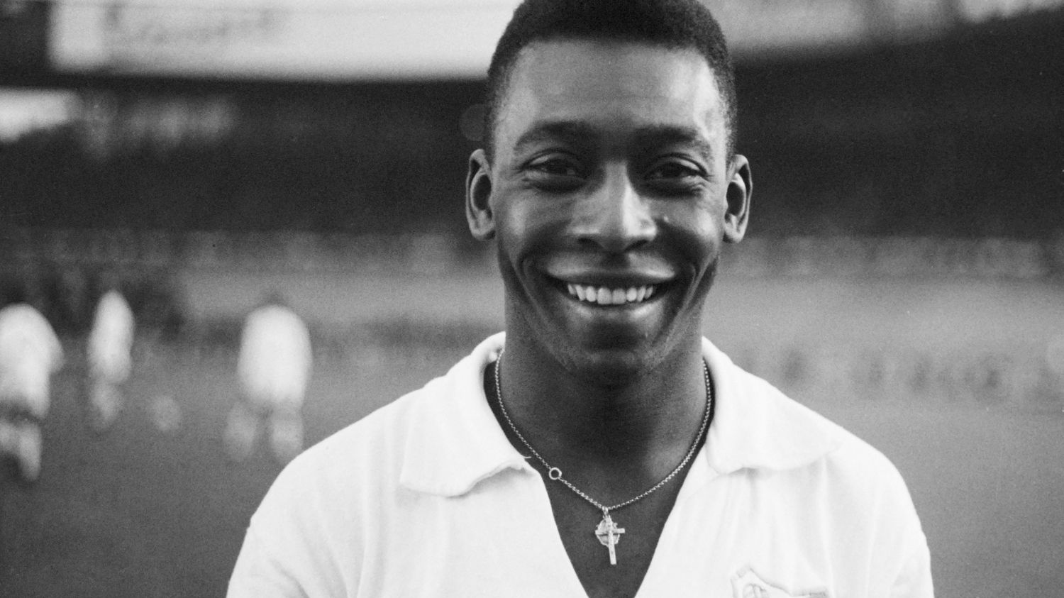 Pelé, rey de los estadios, pero ambiguo en política