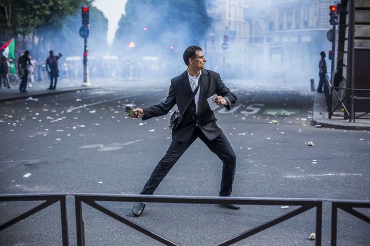 D&eacute;tournement d'une photo du photoreporter Laurent Troud&eacute;, pour "Lib&eacute;ration". (REDDIT / FRANCETV INFO)