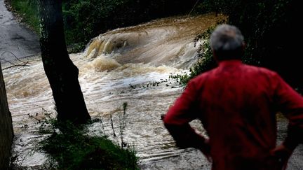 &nbsp; (Météo France met en garde contre les forts risques d'inondations. © Maxppp)