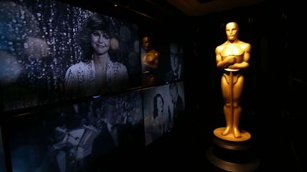 Une statuette des Oscars dans la salle des VIP du&nbsp;Dolby Theater &agrave; Hollywood, o&ugrave; sera pr&eacute;sent&eacute;e la 85e c&eacute;r&eacute;monie le 24 f&eacute;vrier 2013.&nbsp; (MATT SAYLES / AP / SIPA)