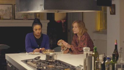 Hafsia Herzi et Isabelle Huppert dans "La Prisonnière de Bordeaux". (Copyright Rectangle Productions Piceyes/via AlloCiné)