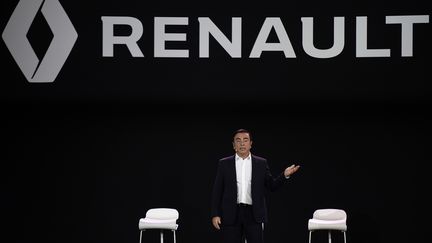 Carlos Ghosn, le PDG de Renault, en conférence de presse à Guyancourt le 3 février 2016. (FRANCK FIFE / AFP)