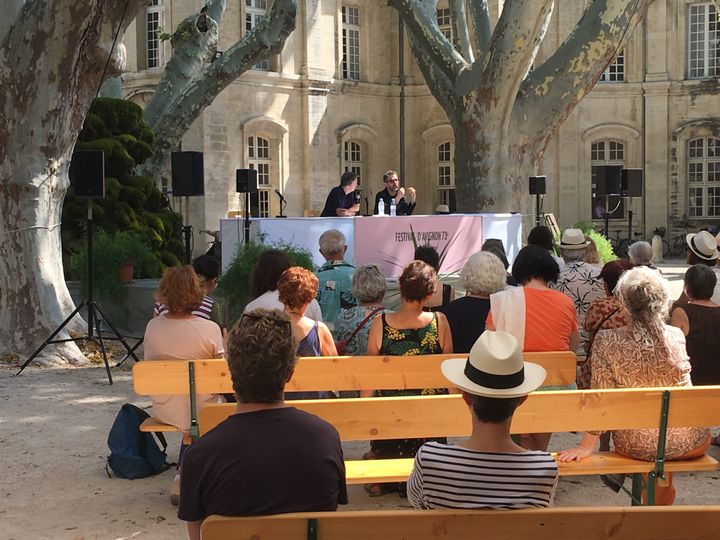 Pascal Rambert lors de la conférence de presse le 5 juillet au Cloître Saint-Louis d'Avignon. (LORENZO CIAVARINI AZZI / FRANCEINFO CULTURE)