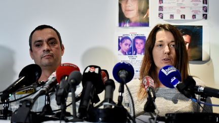 Joachim et Jennifer de Araujo, les parents de la petite Maëlys, lors d'une conférence de presse à Villeurbanne (Rhône), le 28 septembre 2017. (JEFF PACHOUD / AFP)