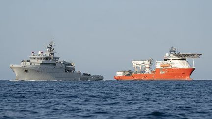 Les bateaux lancés à la recherche de "La Minerve" à Toulon (Var), sur une photo diffusée le 22 juillet 2019 par le ministère des Armées. (MINISTERE DES ARMEES)