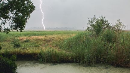 A flash of lightning in the sky, June 9, 2023 in Brouage (New Aquitaine). (PAULINE PAUGET / HANS LUCAS / AFP)