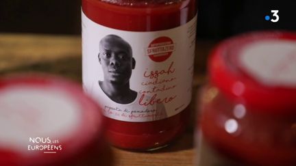 VIDEO. Italie : une sauce tomate éthique avec un visage sur l'étiquette pour lutter contre l'exploitation des migrants