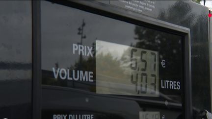 Hausse des prix de l’essence : le chèque-carburant peut-il être une solution viable ?