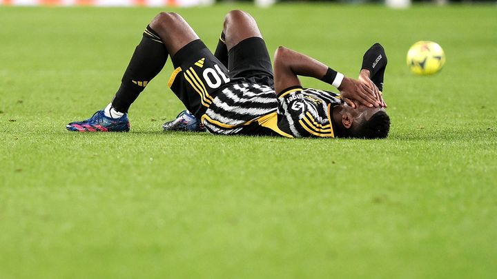 Paul Pogba au sol après s'est blessé contre Cremonese, en Serie A, le 14 mai 2023. (SIPA)