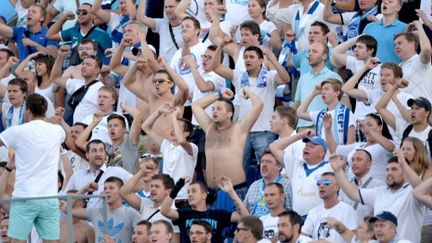 Des supporters du Zenith Saint-P&eacute;tersbourg, lors d'une rencontre de qualification pour la Ligue des Champions contre Limassol, le 8 juin 2014, &agrave; Saint-P&eacute;tersbourg. (ALEXEI DANICHEV / RIA NOVOSTI / AFP)